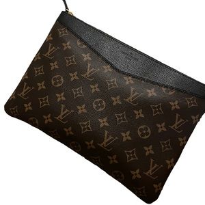 LOUIS VUITTON DAILY POUCH